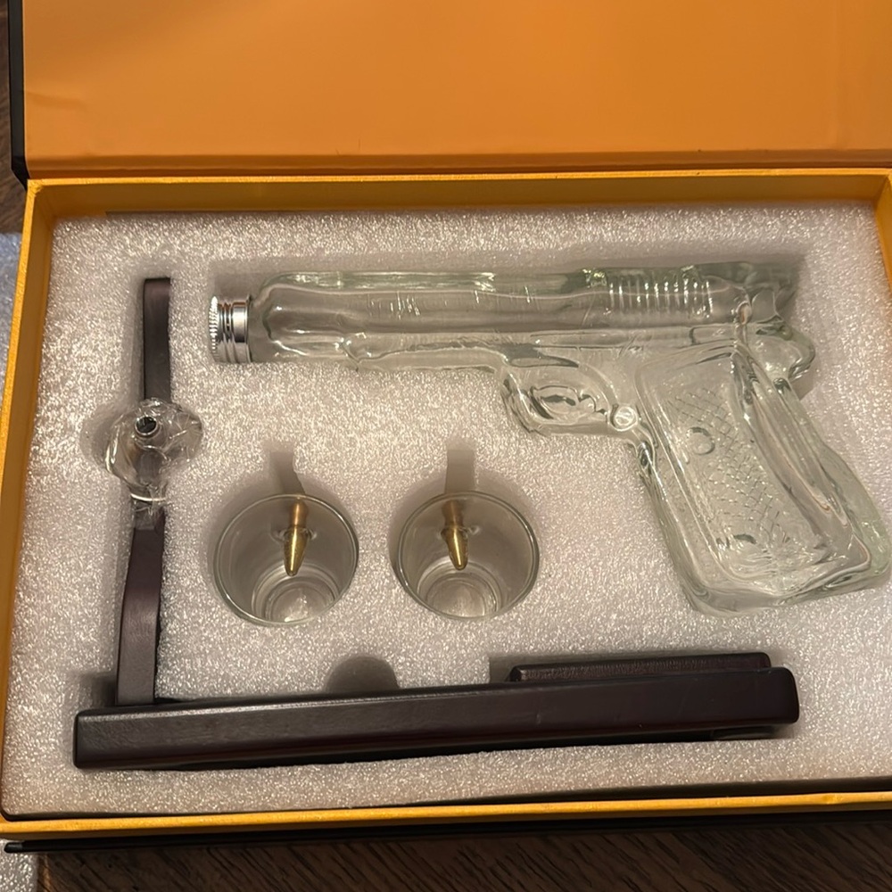 Whiskey decanter